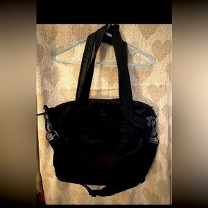 Lululemon triumphant tote